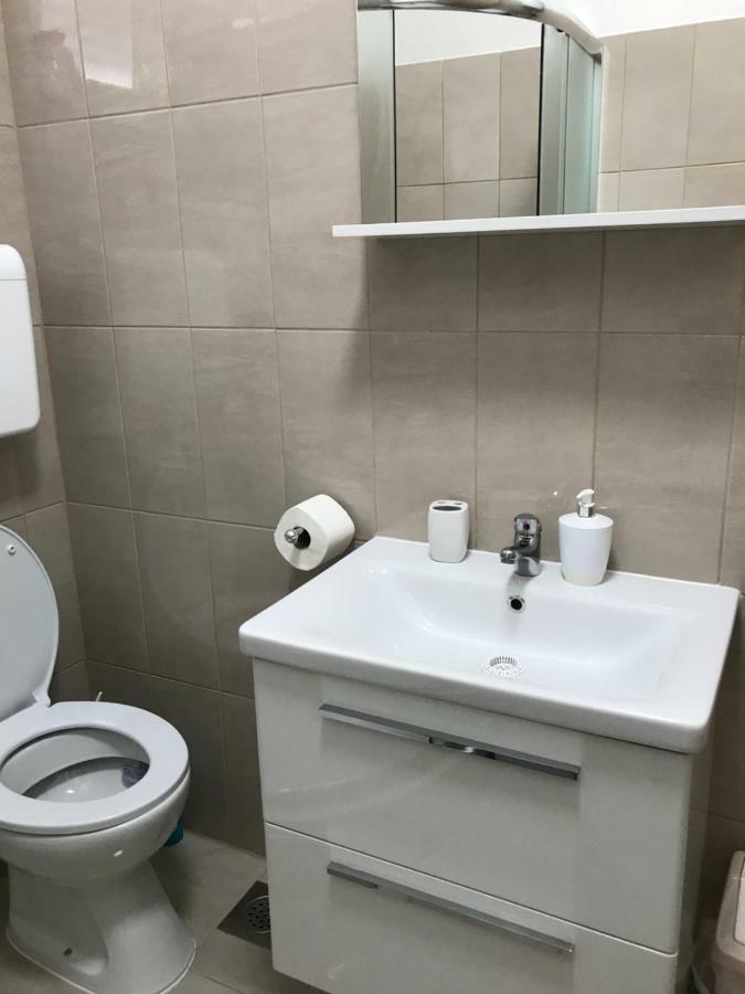 Apartman Mirjana With Terrace And Free Parking Donji Okrug  Zewnętrze zdjęcie