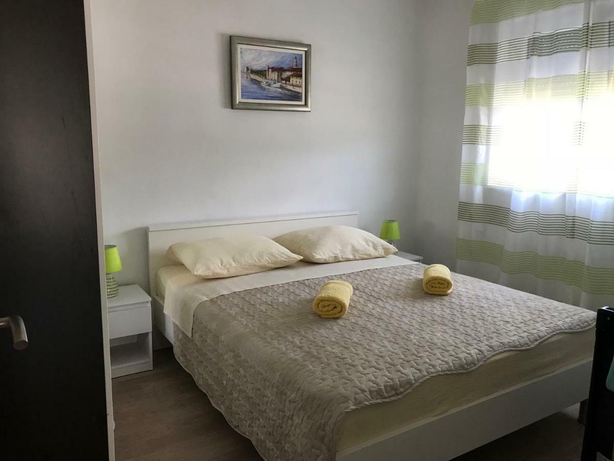 Apartman Mirjana With Terrace And Free Parking Donji Okrug  Zewnętrze zdjęcie