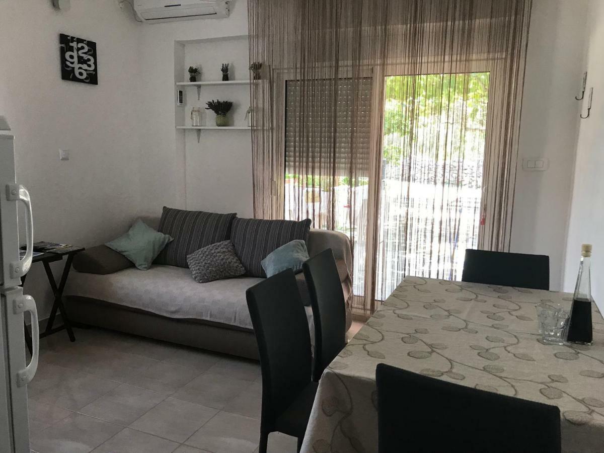 Apartman Mirjana With Terrace And Free Parking Donji Okrug  Zewnętrze zdjęcie