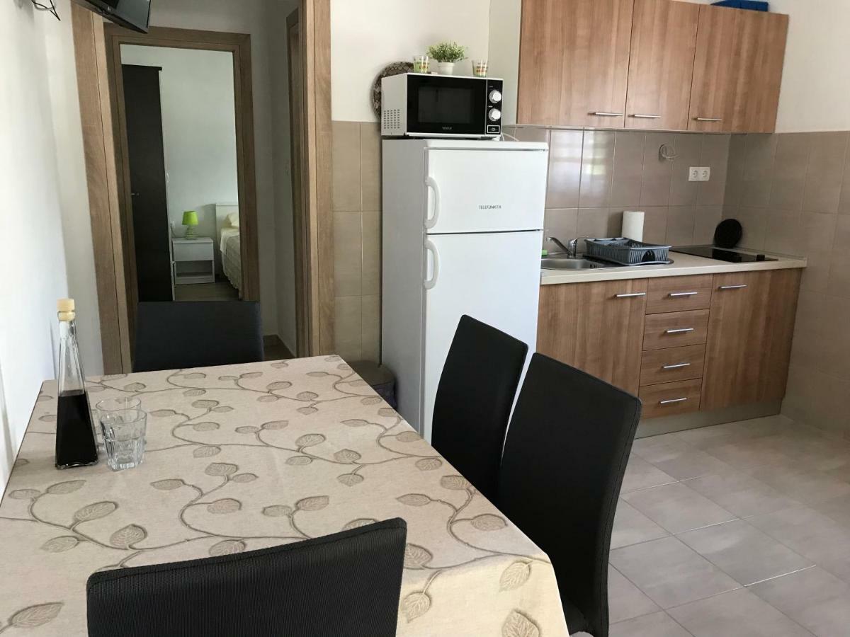 Apartman Mirjana With Terrace And Free Parking Donji Okrug  Zewnętrze zdjęcie