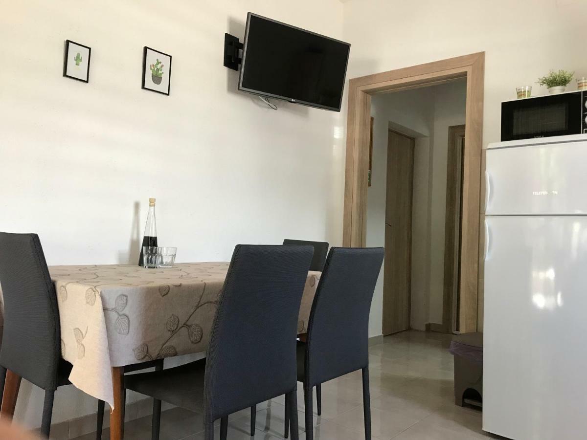 Apartman Mirjana With Terrace And Free Parking Donji Okrug  Zewnętrze zdjęcie