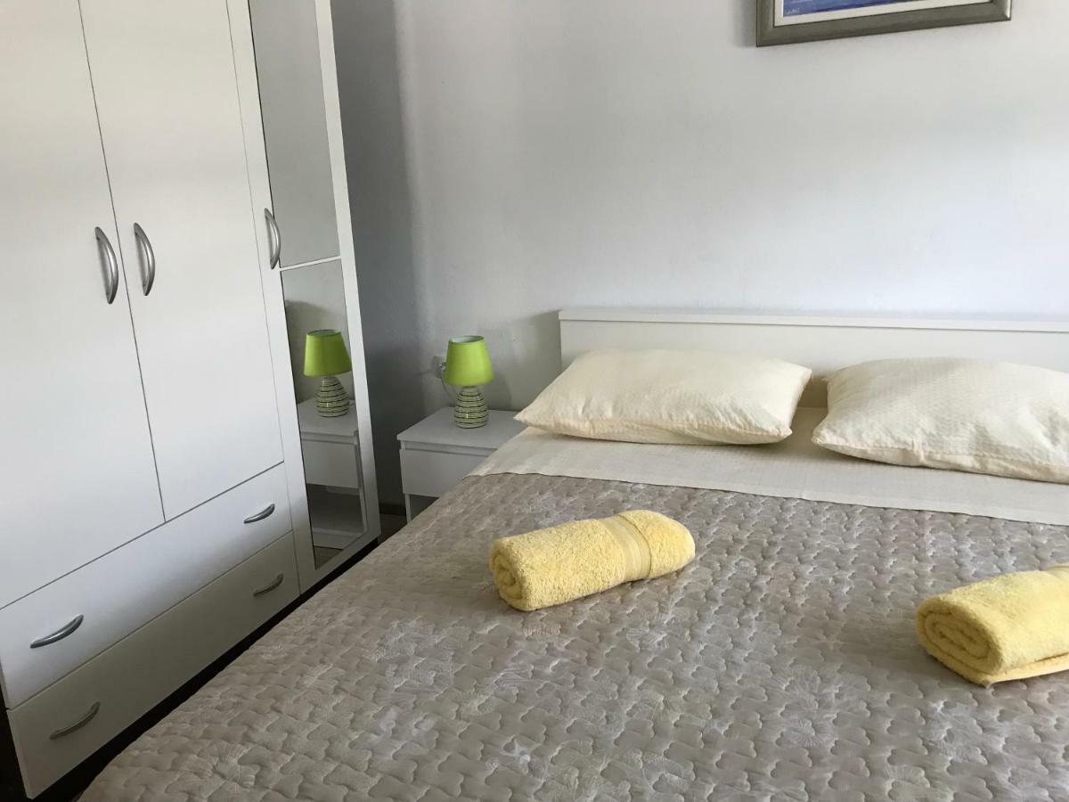 Apartman Mirjana With Terrace And Free Parking Donji Okrug  Zewnętrze zdjęcie